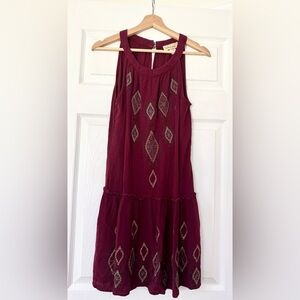 Chic Sleeveless Burgundy Dress with embroidered Diamond Patterns Medium